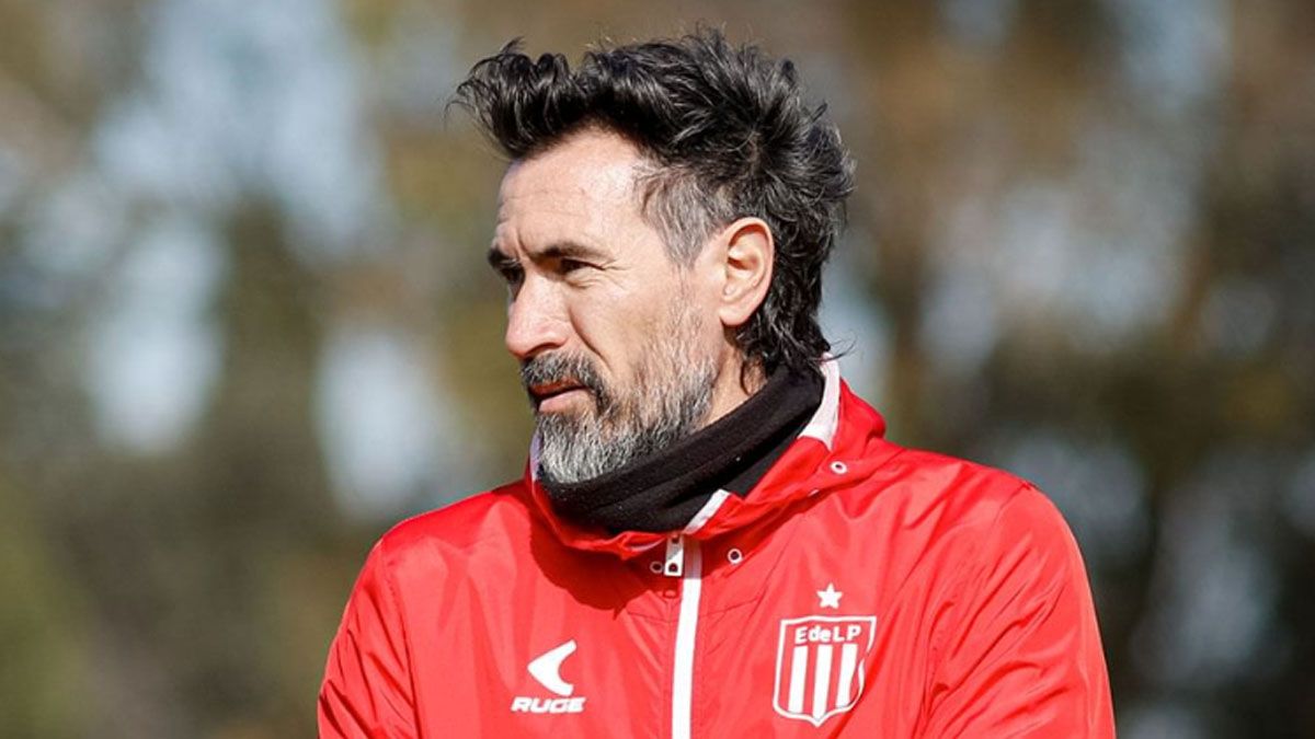 Eduardo Domínguez, DT de Estudiantes, estará en el inicio de la Copa de la Liga Profesional Eduardo Domínguez, DT de Estudiantes, estará en el inicio de la Copa de la Liga Profesional