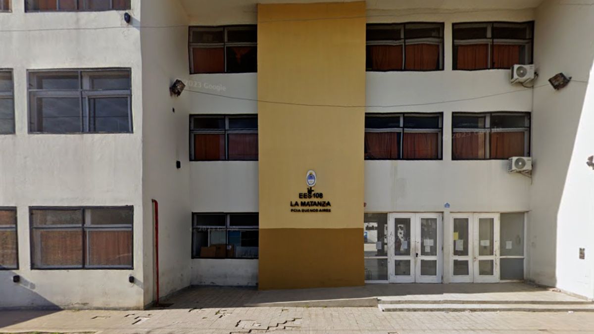 Un alumno apuñaló a un compañero con un chuchillo casero