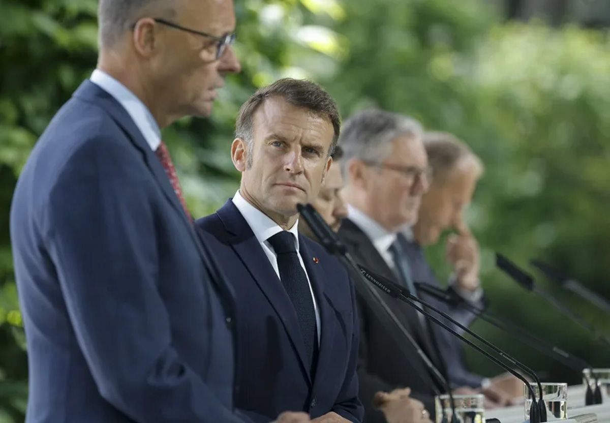 El canciller alemán, Friedrich Merz, el presidente francés, Emmanuel Macron, el ucraniano Volodymyr Zelensky, el primer ministro británico, Keir Starmer y el polaco Donald Tusk, el pasado viernes en Tirana. Crédito: EFE/EPA/Sergey Dolzhenko. El canciller alemán, Friedrich Merz, el presidente francés, Emmanuel Macron, el ucraniano Volodymyr Zelensky, el primer ministro británico, Keir Starmer y el polaco Donald Tusk, el pasado viernes en Tirana. Crédito: EFE/EPA/Sergey Dolzhenko.