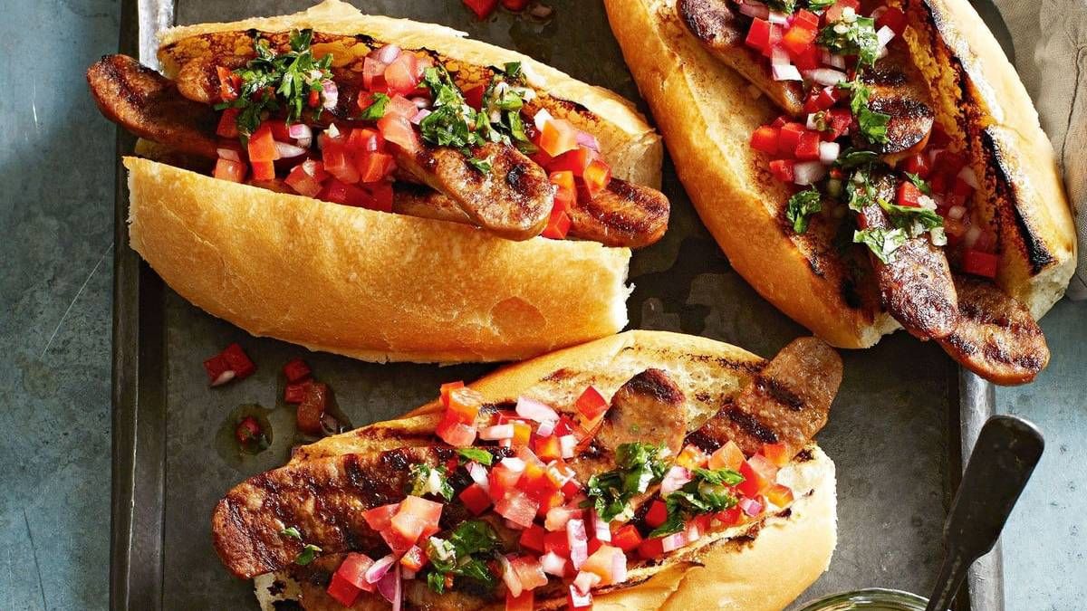 Recetas: choripán con chimichurri casero.