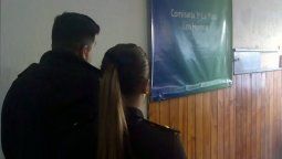 La ahorcó en la comisaría cuando la mujer lo fue a denunciar por amenazas