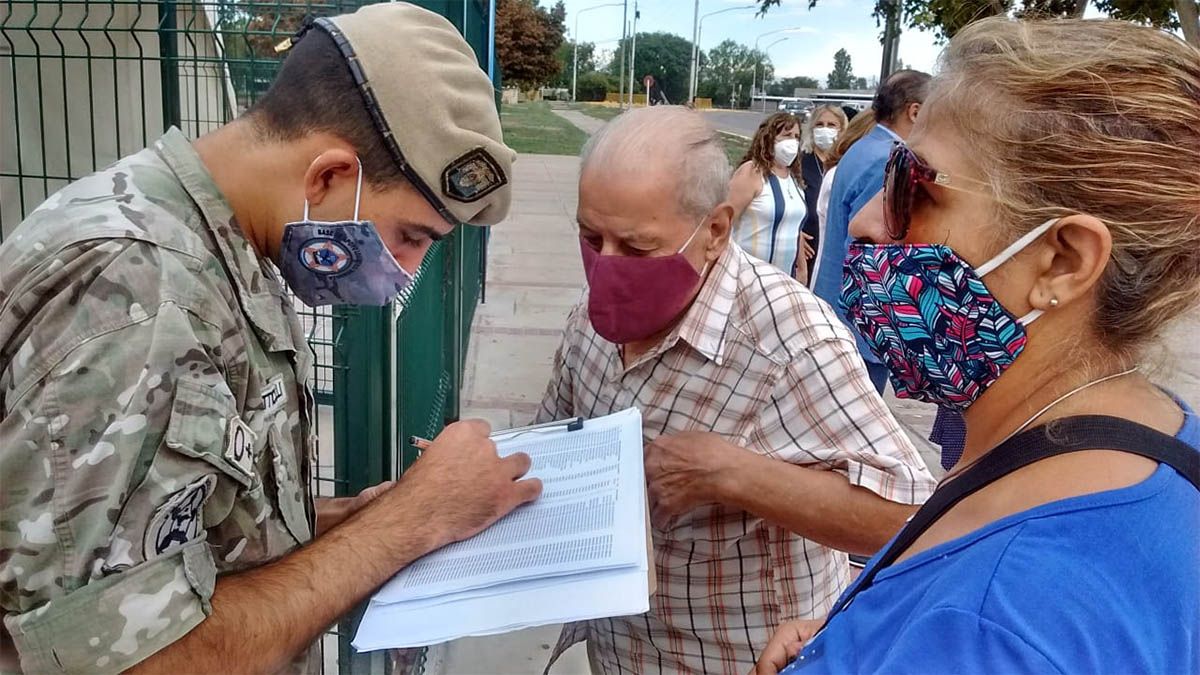 Comenzó la vacunación para mayores de 70 años en todos los departamentos de Mendoza