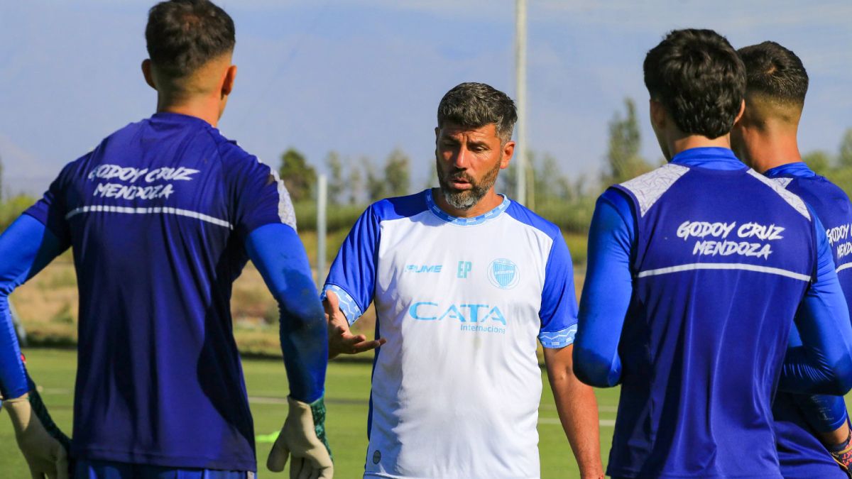 Ernesto Pedernera, DT de Godoy Cruz intentará lograr su primer triunfo en el 2025 ante River Plate.