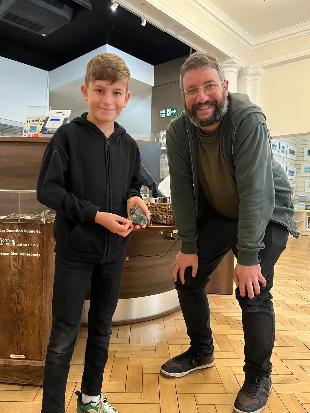 El niño realizó el descubrimiento por ser muy observador. El niño realizó el descubrimiento por ser muy observador.