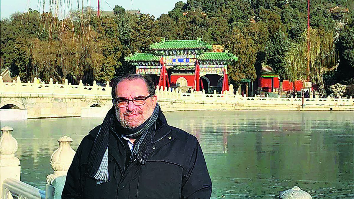Pablo Rovetta en el parque Beihai de Beijing. PARA USO DE CHINA DAILY