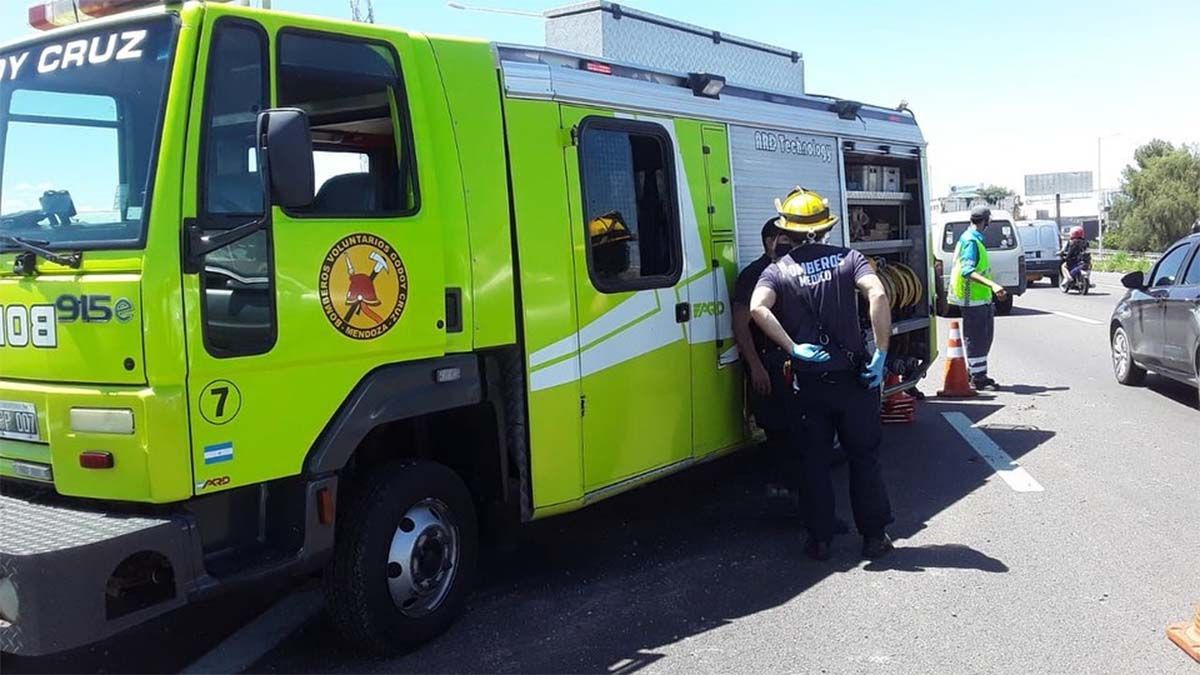 El operativo contó con la participación de los Bomberos de Godoy Cruz y de otras dotaciones. Imagen ilustrativa.