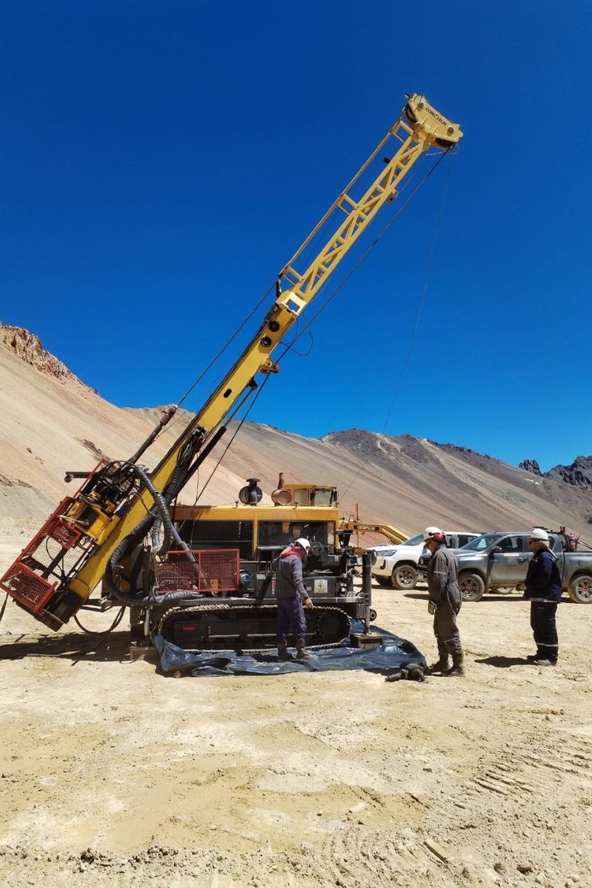 Equipos instalados. Así comenzó la perforación en el Malargüe Distrito Minero Occidental.