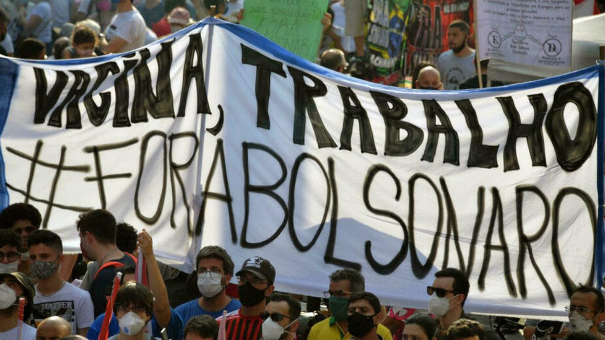 Los manifestantes que salieron a protestar el fin de semana en distintas ciudades de Brasil pidieron juicio político y la destitución del presidente Jair Bolsonaro