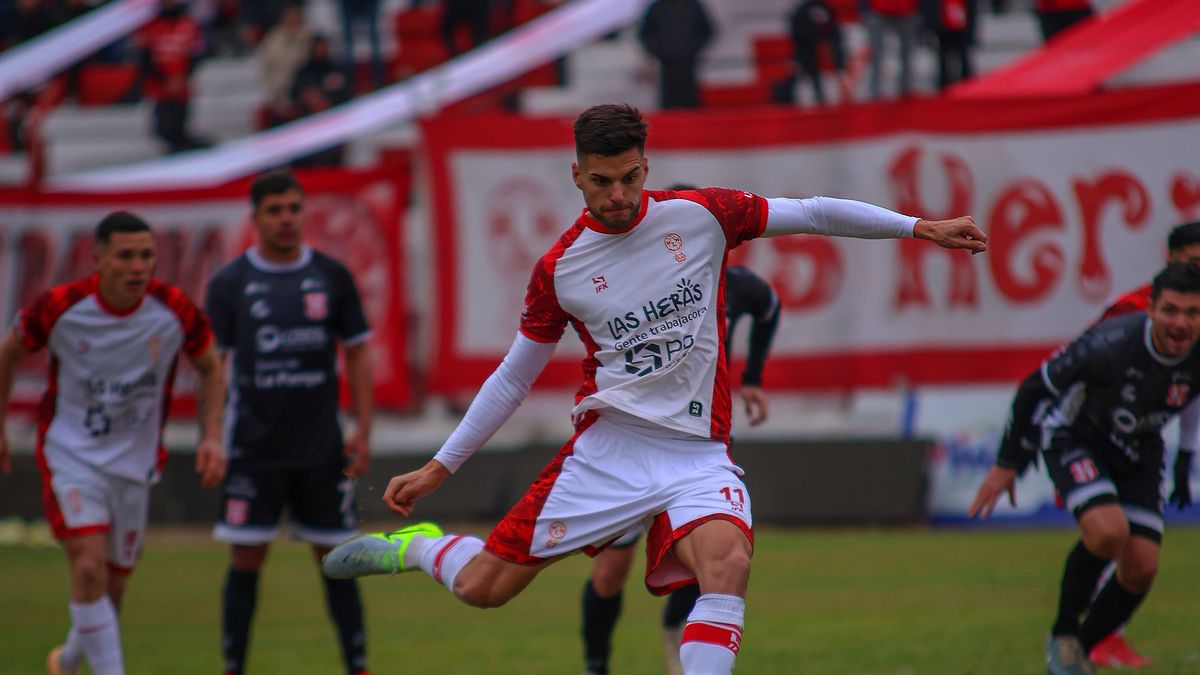 Juan Bonet meti&oacute; un doblete para Hurac&aacute;n Las Heras ante Costa Brava.