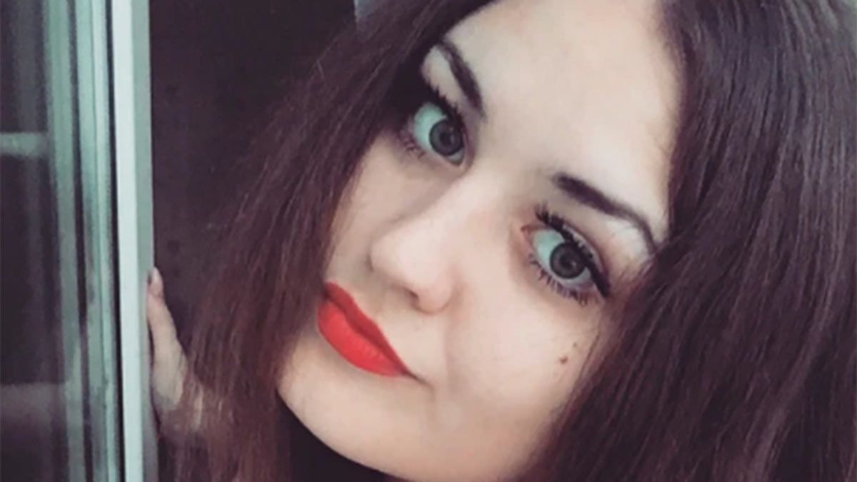 Anastasia Scherbinina, la joven que murió electrocutada por usar el celular mientras se bañaba.