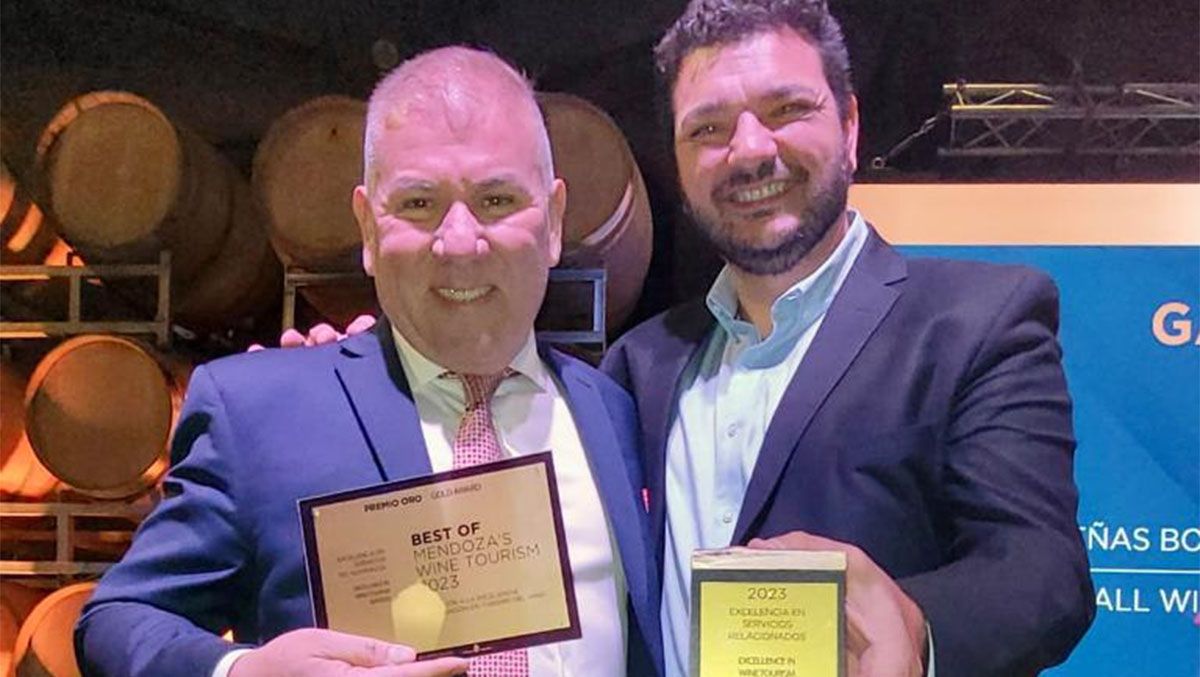 José Millán y el gerente de la olivícola Laur, Gabriel Guardia, contentos con los dos oros que obtuvieron en el certamen de las Grandes Capitales del Vino.