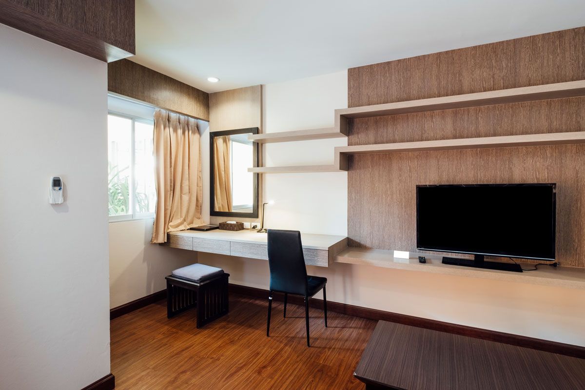 "La clave está en pensar verticalmente y en capas", explica la arquitecta española Patricia Bustos, especialista en optimización de espacios pequeños. Crédito: Freepik. "La clave está en pensar verticalmente y en capas", explica la arquitecta española Patricia Bustos, especialista en optimización de espacios pequeños. Crédito: Freepik.