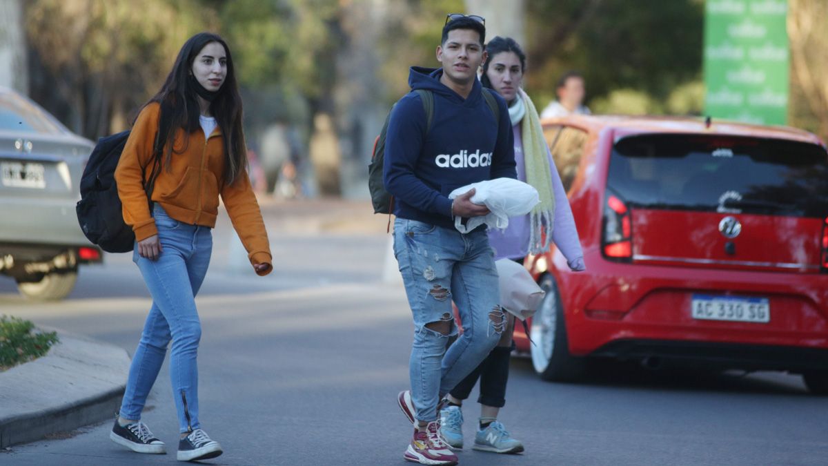 Luego de un martes primaveral el ingreso de un frente frío hará bajar las temperaturas según el pronóstico del tiempo en Mendoza. Luego de un martes primaveral el ingreso de un frente frío hará bajar las temperaturas según el pronóstico del tiempo en Mendoza.