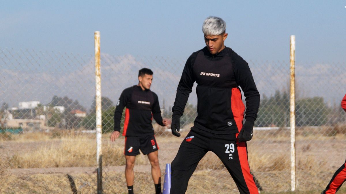 Ezequiel Almirón, el buen delantero que llegó procedente de Boca Juniors, anda bien en el Cruzado. Ezequiel Almirón, el buen delantero que llegó procedente de Boca Juniors, anda bien en el Cruzado.