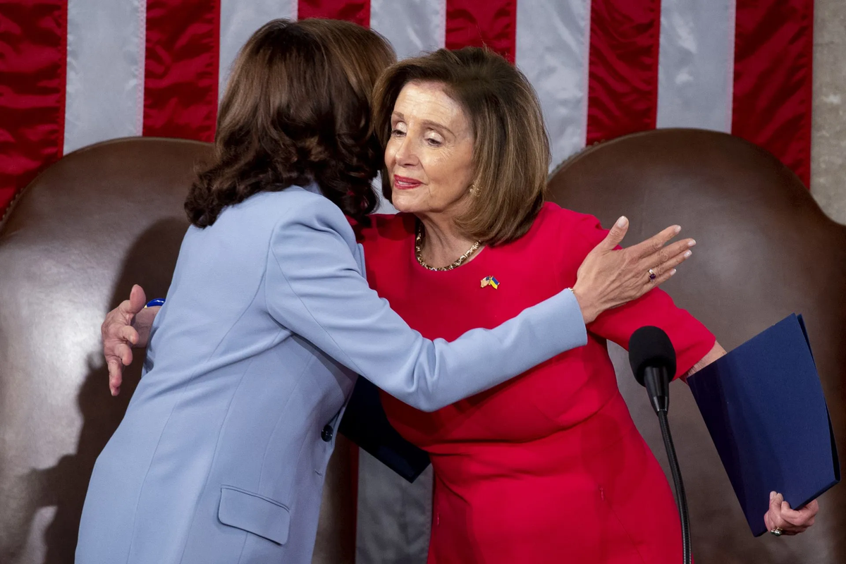 Nancy Pelosi dio su apoyo a la candidata a presidente Kamala Harris durante la campaña. Luego del accidente la legisladora sigue trabajando desde el hospital. Crédito: EFE. Nancy Pelosi dio su apoyo a la candidata a presidente Kamala Harris durante la campaña. Luego del accidente la legisladora sigue trabajando desde el hospital. Crédito: EFE.