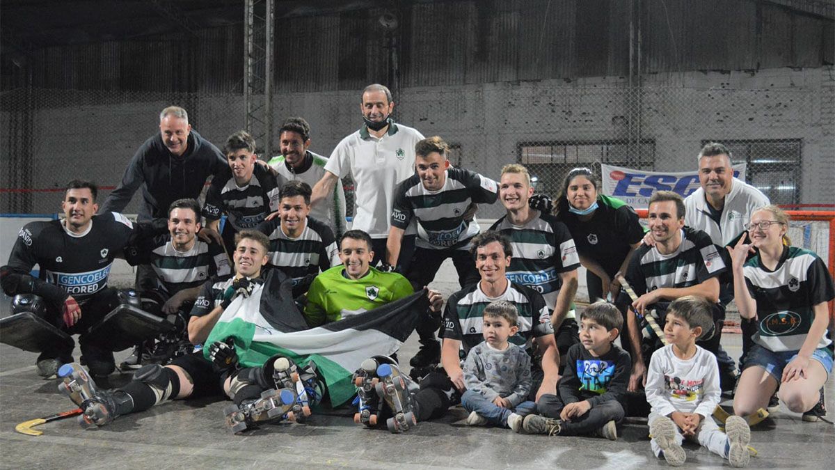 Este es el plantel de Banco Mendoza, campeón del Clausura de hockey sobre patines.