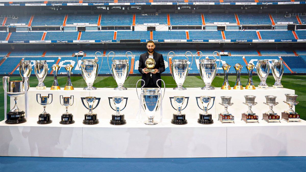 Karim Benzema con los 25 títulos y el Balón de Oro obtenido en el Real Madrid antes de irse a Arabia Saudita Karim Benzema con los 25 títulos y el Balón de Oro obtenido en el Real Madrid antes de irse a Arabia Saudita