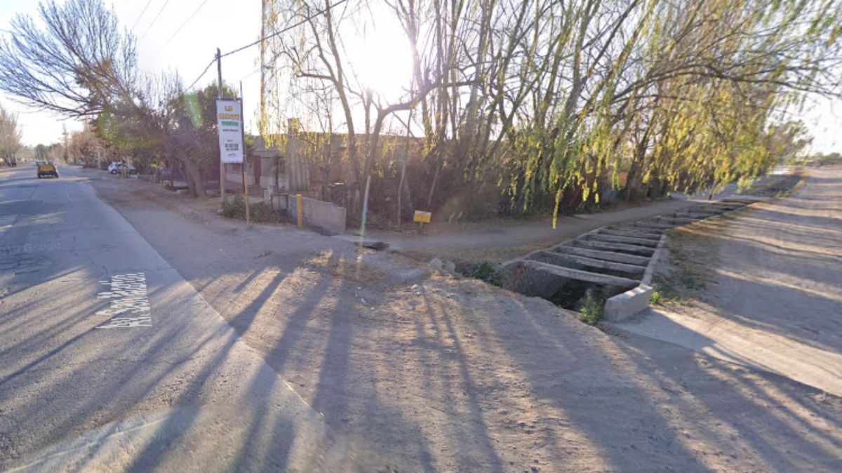 En esta esquina de Las Heras -San Martín y callejón Moyano- fue asaltado el remisero ilegal por tres ladrones armados.