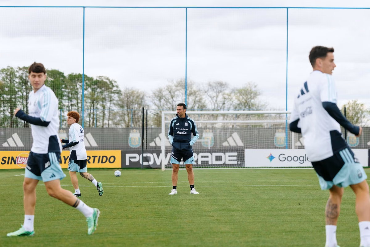 Scaloni ya prepara los partidos con Burkina Faso y Benín.