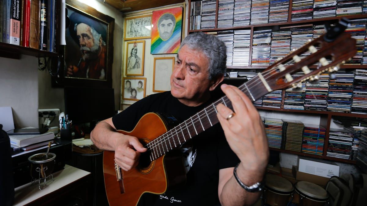 Roberto Mercado cumple 40 años de carrera como músico y folclorista