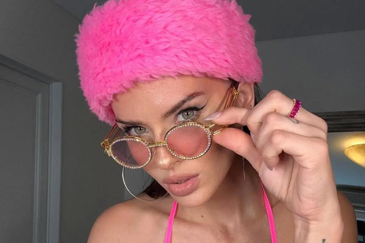 Desde Miami, la China Suárez paraliza el look Gossip Girl: mini al ras, baile y más