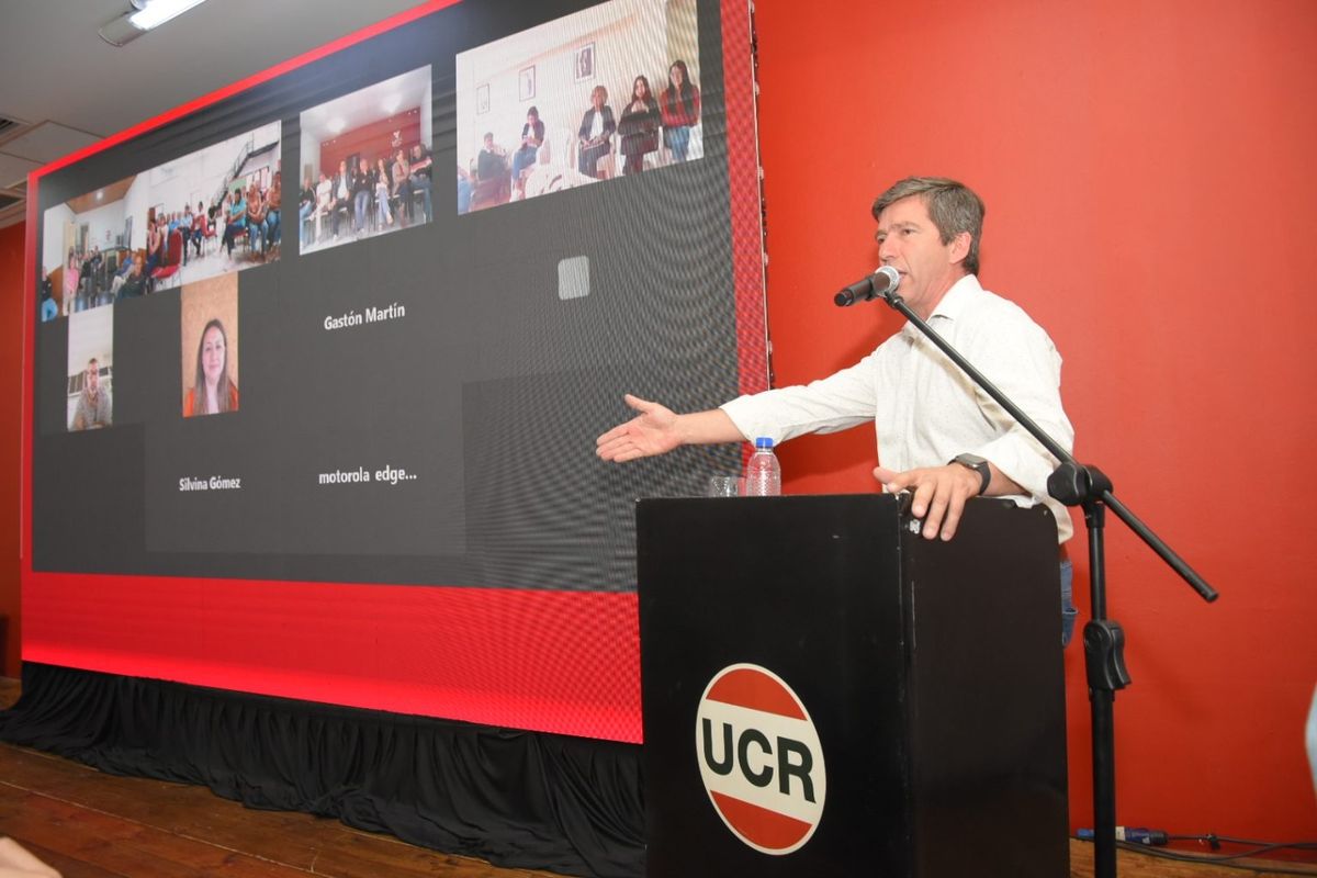 Andrés Lombardi, presidente de la Unión Cívica Radical de Mendoza, en el congreso partidario. Andrés Lombardi, presidente de la Unión Cívica Radical de Mendoza, en el congreso partidario.