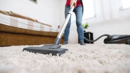 Cómo limpiar y eliminar el mal olor de las alfombras del hogar en 30 minutos
