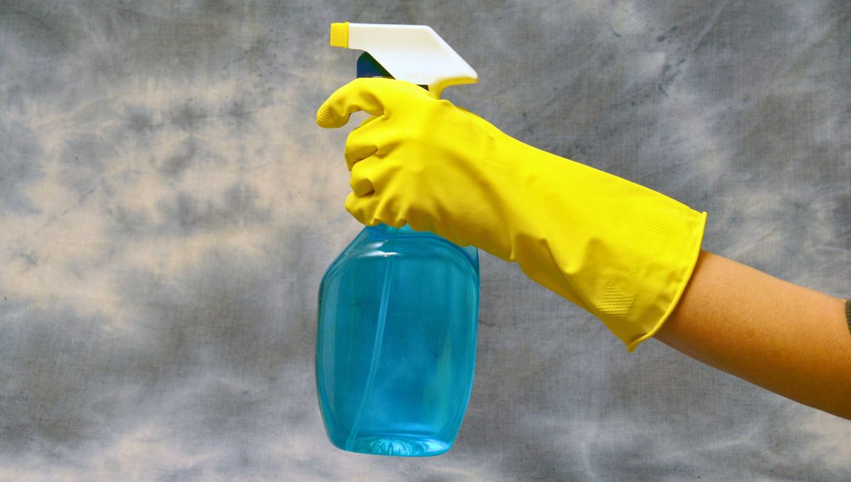 Se puede mezclar vinagre con algunos ingredientes naturales como hierbas, aceites y cáscaras. Se puede mezclar vinagre con algunos ingredientes naturales como hierbas, aceites y cáscaras. 