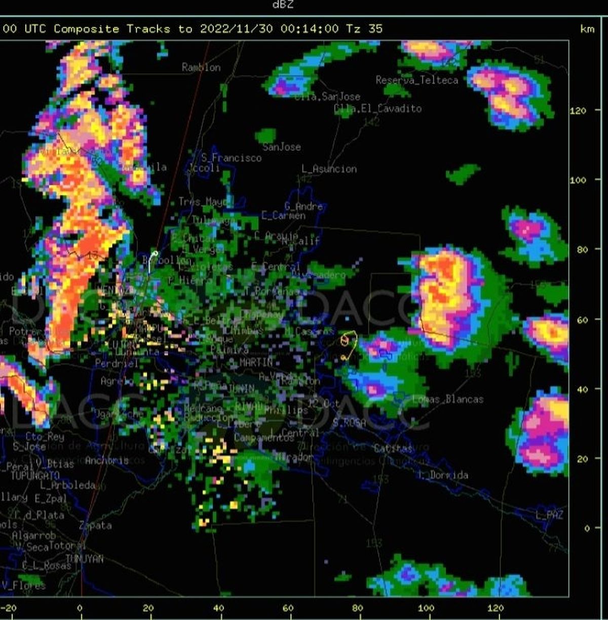 Los núcleos de tormenta tal como se veían anoche en el radar meteorológico. Fuente: @piedradari3