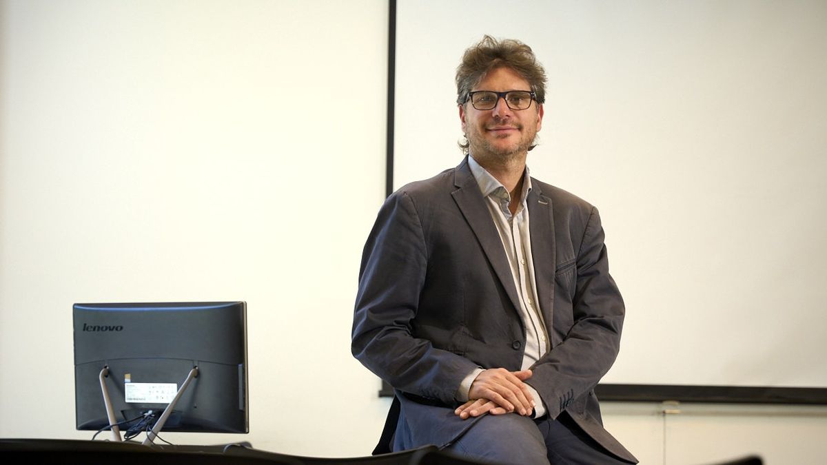 Lucas Carballo es coach y capacitador en Recursos Humanos, así como voluntario del movimiento global de los IDG. Lucas Carballo es coach y capacitador en Recursos Humanos, así como voluntario del movimiento global de los IDG.