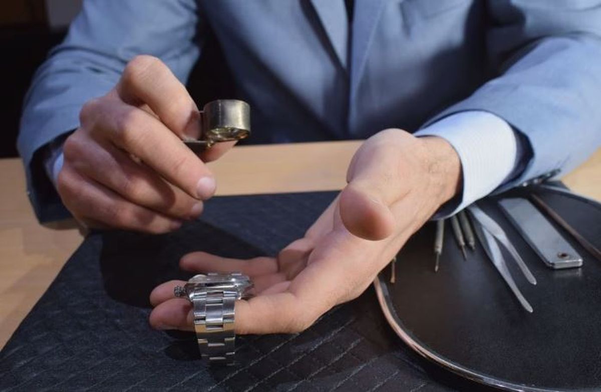 Leiva Joyas es una compañía de Buenos Aires que cuenta con 50 años en el rubro de la compra-venta de oro. Todos sus tasadores son además gemólogos certificados.