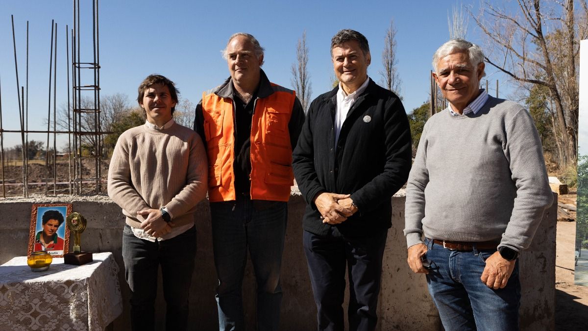 Franco Pérez Magnelli, Santiago Racca, Carlos Bajach y Aldo Monteverdi, los profesionales a cargo de la construcción de la iglesia en Chacras de Coria.