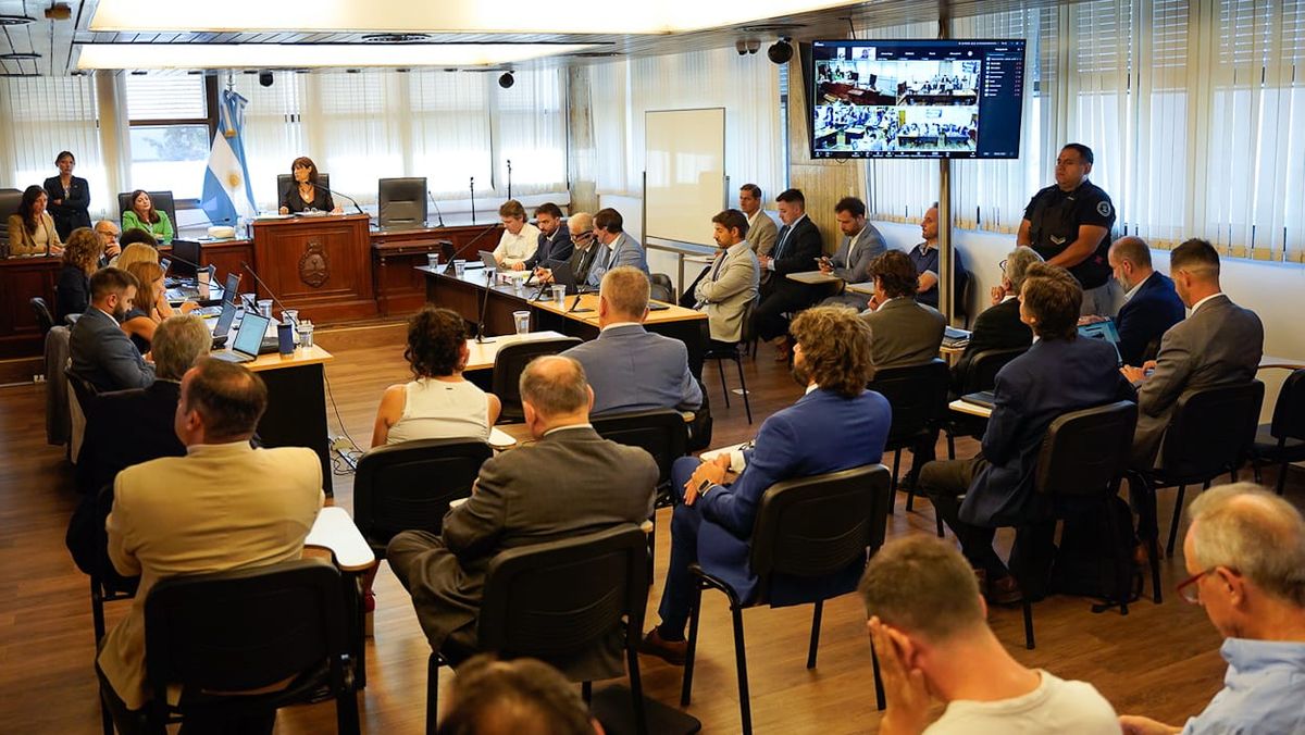 Este lunes comenzó la recta final del megajuicio contra Walter Bento. Este lunes comenzó la recta final del megajuicio contra Walter Bento.