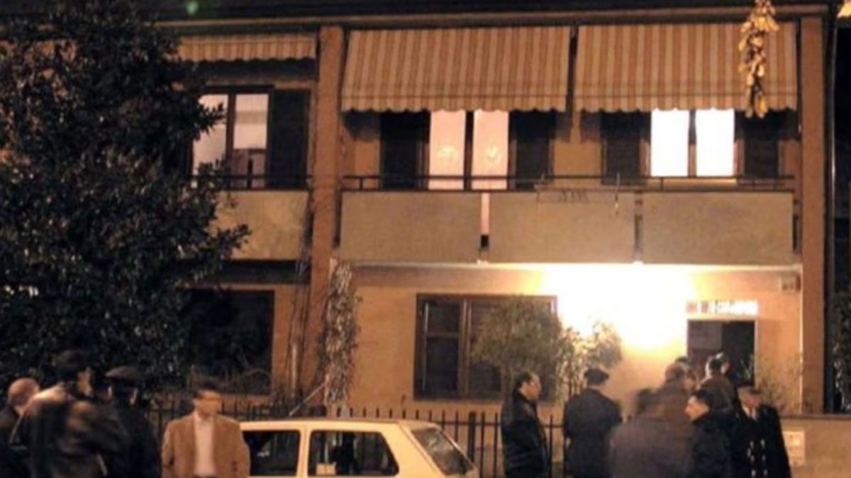 Con la ayuda de su novio, una adolescente asesinó a puñaladas a su madre y a su hermanito de 11 años