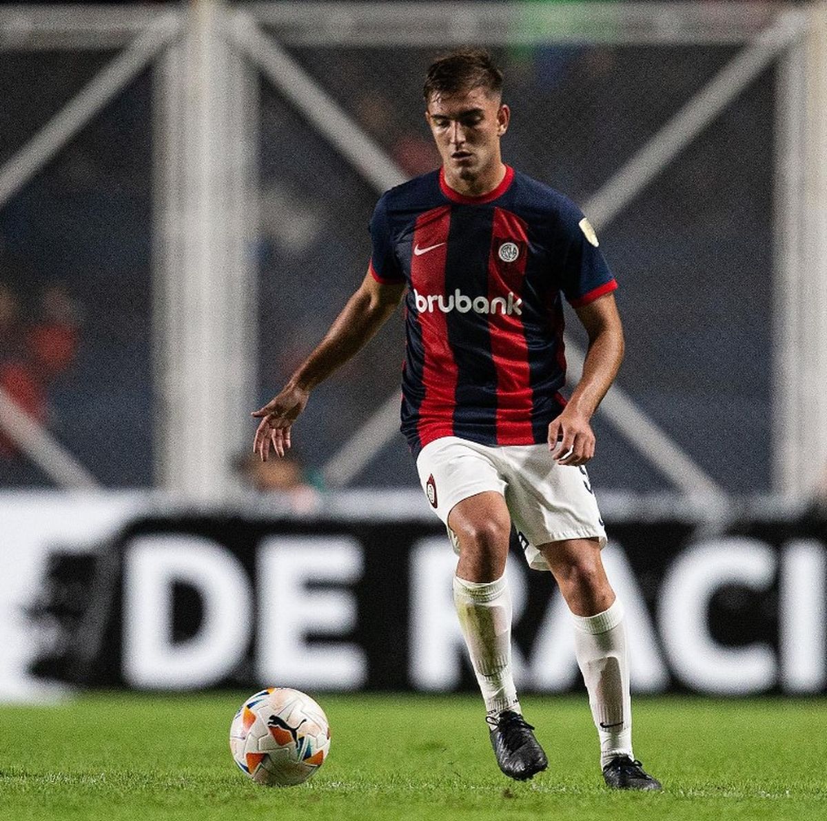 Fran Perruzzi hizo inferiores desde los 14 años en San Lorenzo. Fran Perruzzi hizo inferiores desde los 14 años en San Lorenzo.