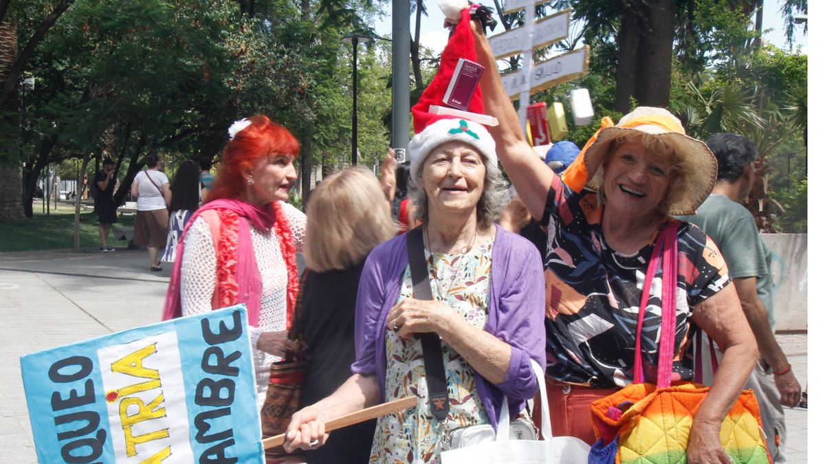 Marcha organizada por la Asociación de Jubilados y Pensionados de Mendoza (Jubypen). Marcha organizada por la Asociación de Jubilados y Pensionados de Mendoza (Jubypen).