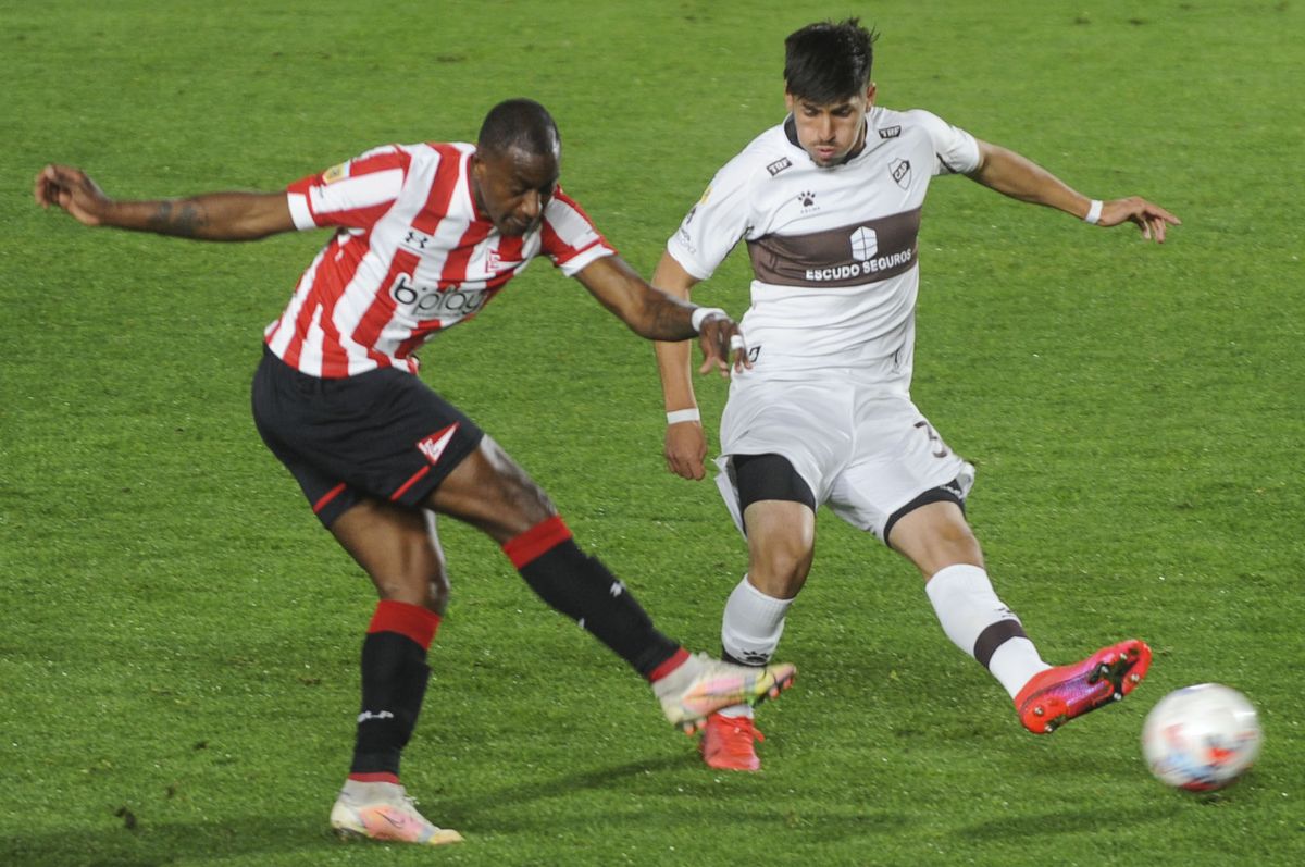 Estudiantes dejó escapar la chance de ser puntero