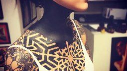 El irónico mensaje de Candelaria Tinelli por las memes que se burlan de su tatuaje negro