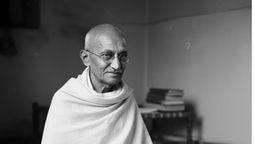 Un día como hoy nace MAHATMA GANDHI