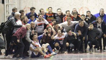 Regatas ganó un partido soñado y clasificó a la División de Honor