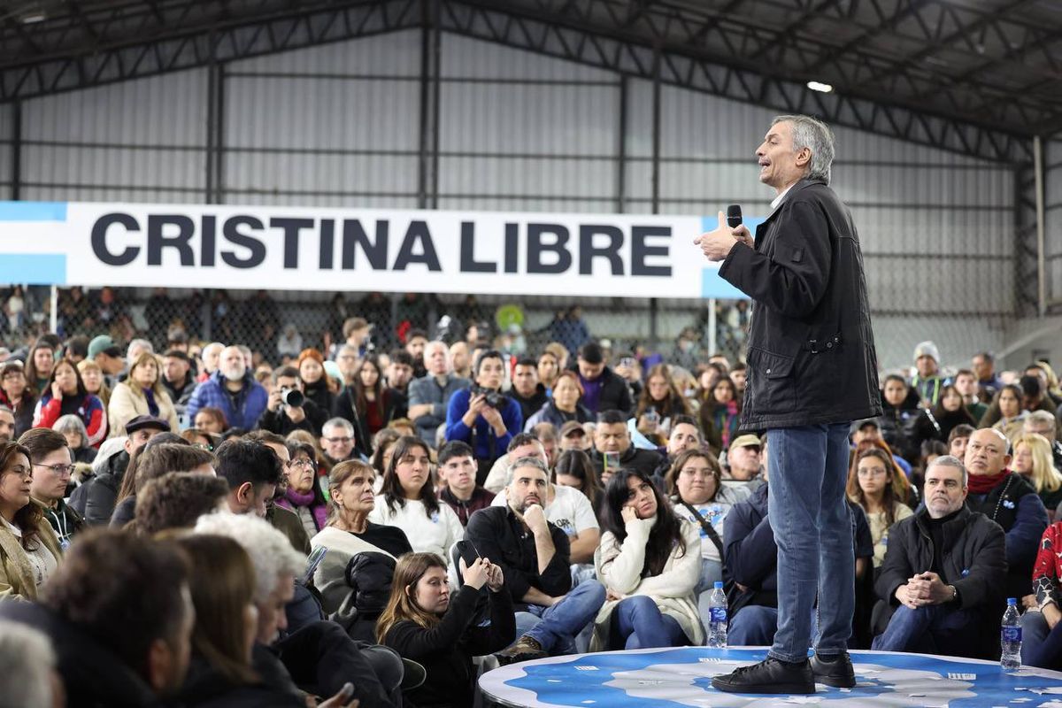 Máximo Kirchner se enojó con Javier Milei.