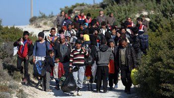 La Unión Europea espera 3 millones de migrantes más hasta fines de 2016