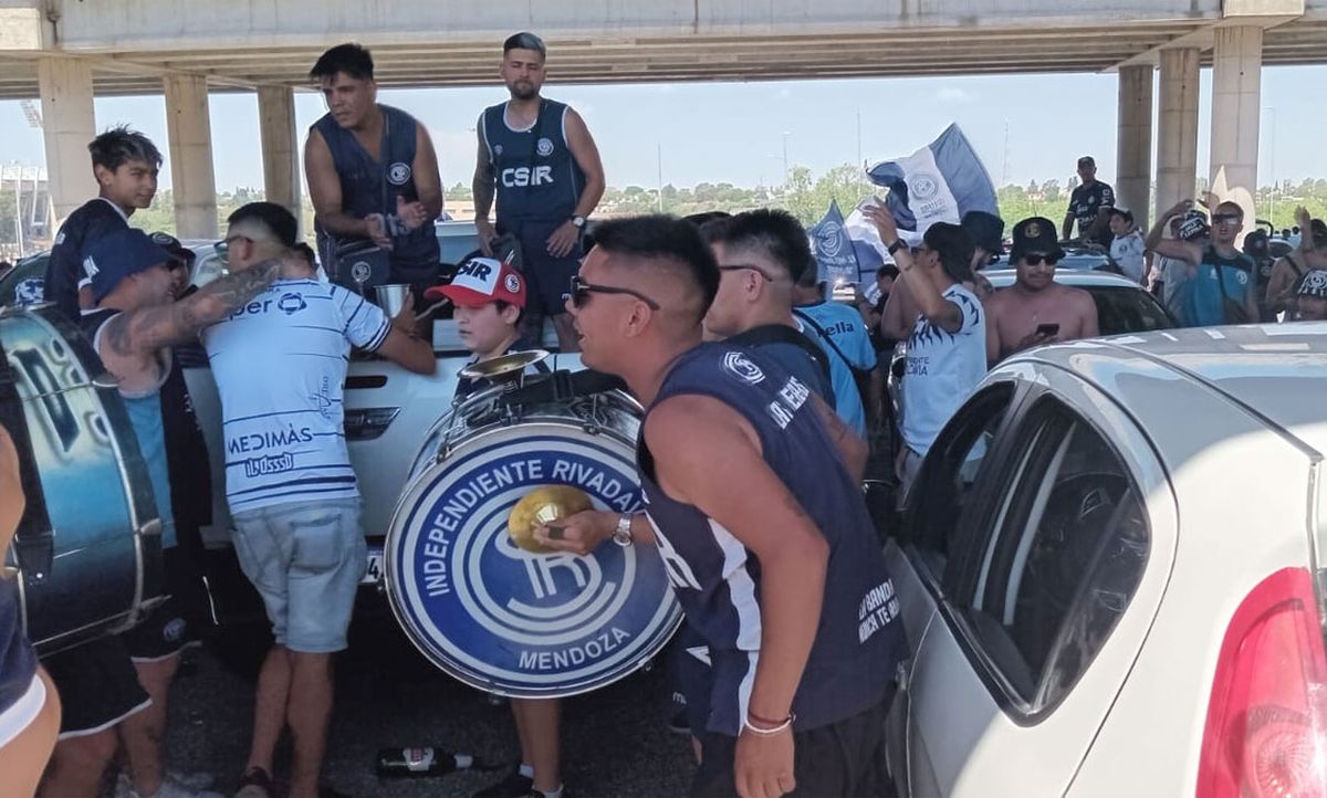 Las Mejores Fotos De Independiente Rivadavia Y Sus Hinchas En Córdoba