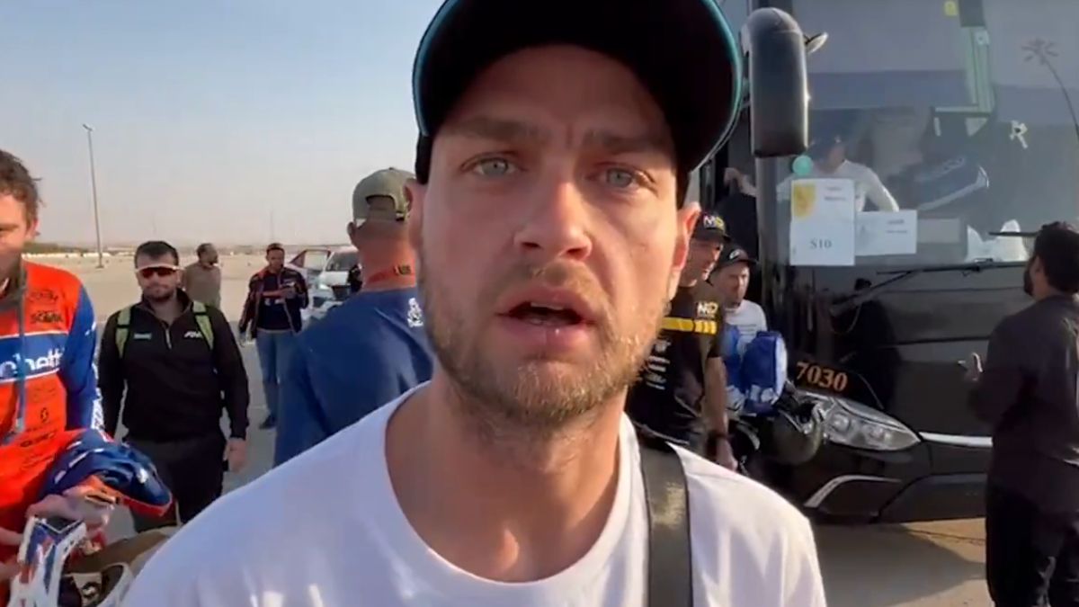 Los pilotos de cuatriciclos y su duelo en las dunas de Arabia Saudita, El argentino Manuel Andújar lidera la clasificación general, pero el francés Giraud le ha restado ventajas en las dos últimas etapas. Los pilotos de cuatriciclos y su duelo en las dunas de Arabia Saudita, El argentino Manuel Andújar lidera la clasificación general, pero el francés Giraud le ha restado ventajas en las dos últimas etapas.