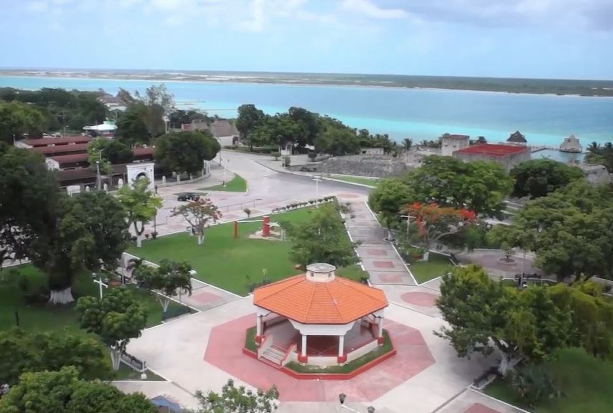 Visitar Bacalar es entrar en un mundo de tranquilidad. Visitar Bacalar es entrar en un mundo de tranquilidad.