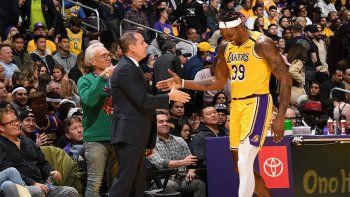Estrella de los Lakers se arrepintió y finalmente jugará en Orlando