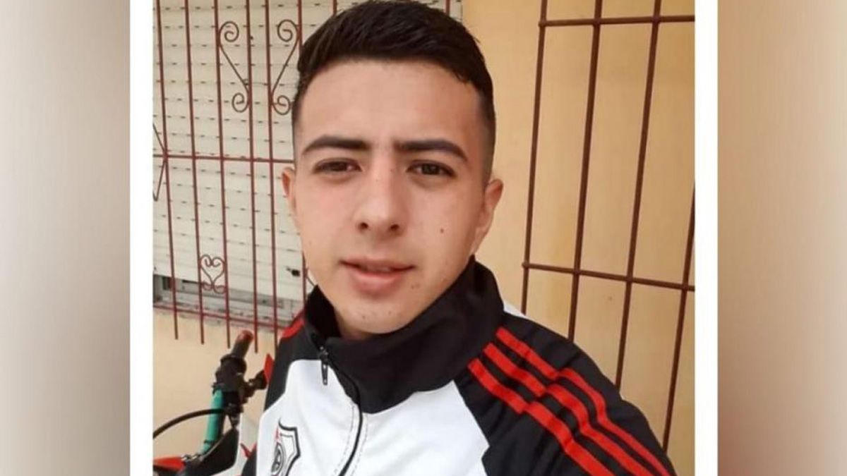 Una joven fue asesinada a puñaladas frente a su hija de 2 años y buscan al ex novio