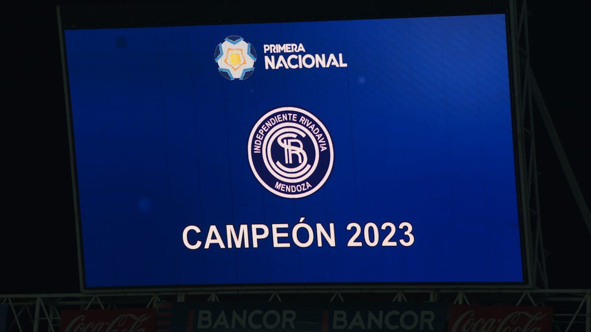 Histórico: la pantalla del estadio Mario Kempes proclamó campeón a Independiente Rivadavia (UNO/Nicolás Ríos) Histórico: la pantalla del estadio Mario Kempes proclamó campeón a Independiente Rivadavia (UNO/Nicolás Ríos)