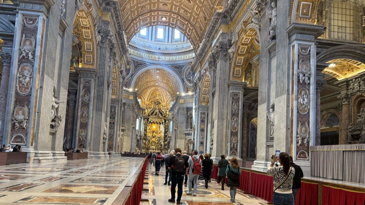 El mendocino Alfredo Escolar en Roma aseguró que demoraron 30 minutos en ingresar a darle el último adiós al papa Francisco. El mendocino Alfredo Escolar en Roma aseguró que demoraron 30 minutos en ingresar a darle el último adiós al papa Francisco.