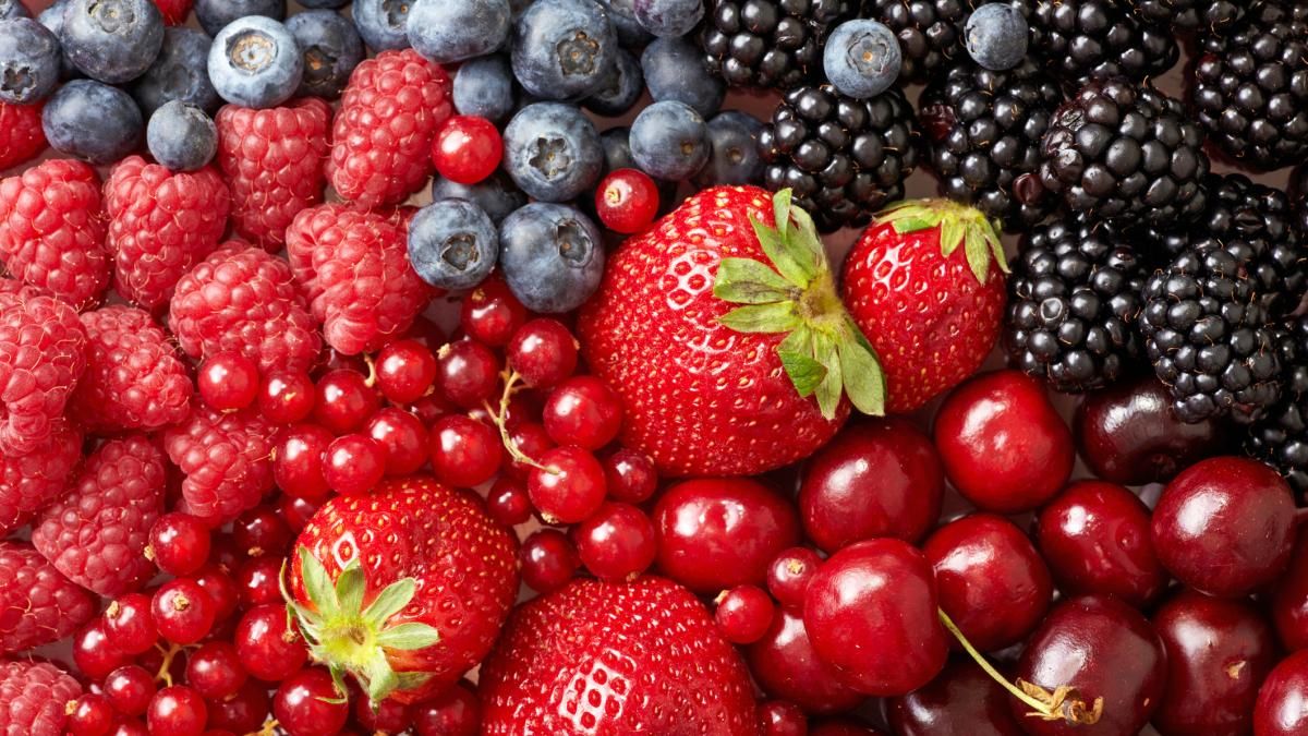 Las frutas y verduras de color rojo aportan múltiples beneficios para la salud. Las frutas y verduras de color rojo aportan múltiples beneficios para la salud. 